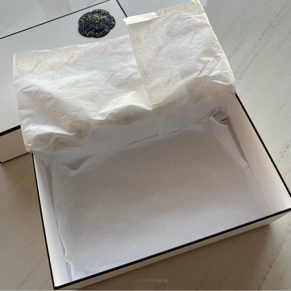 Chanel Hard sided box with lid and Navy Blue Camellia Paper Flower - Picture 7 of 7